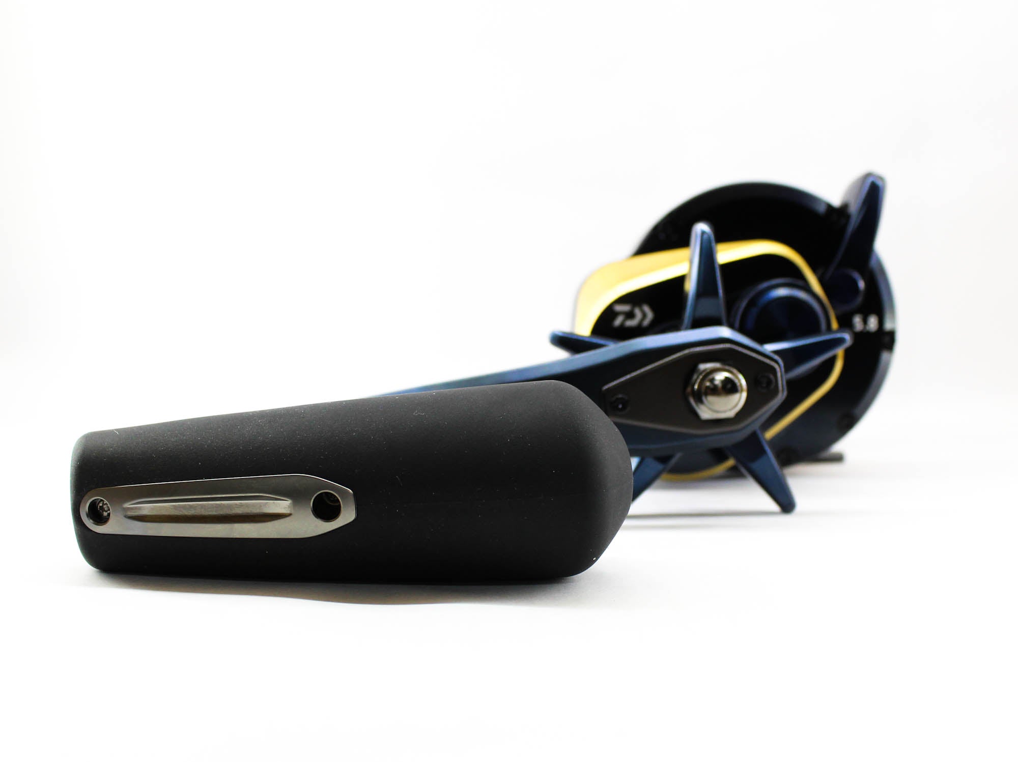 Daiwa Reel Baitcast 25 Saltiga 35HL Left Hand (8072)