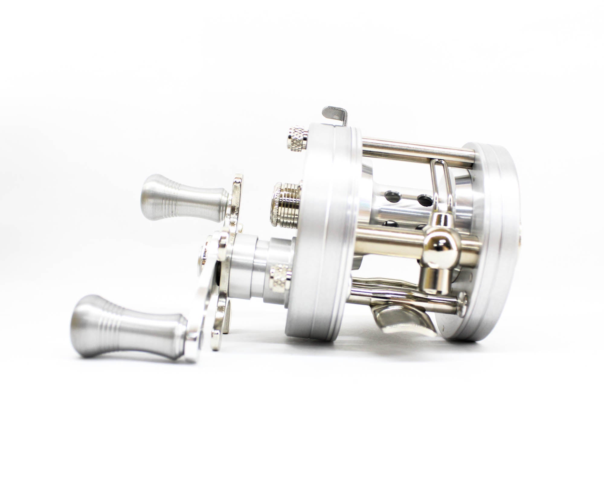 Isuzu Reel Baitcast Direct BC440SSS Right Silver Ash (0847)