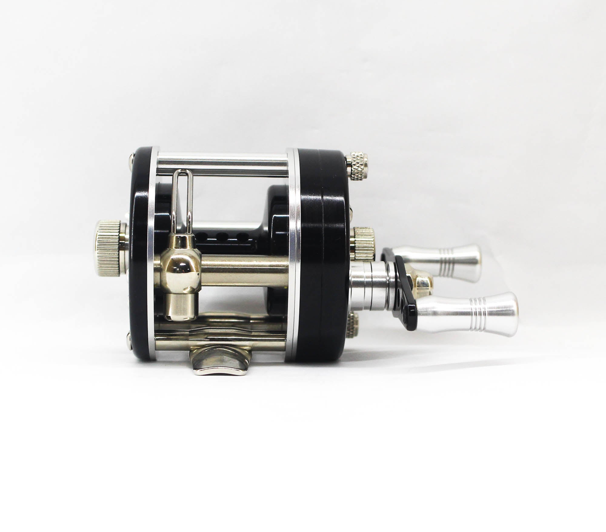 Isuzu Reel Baitcast Direct DD311SSS Left Silver (0977)