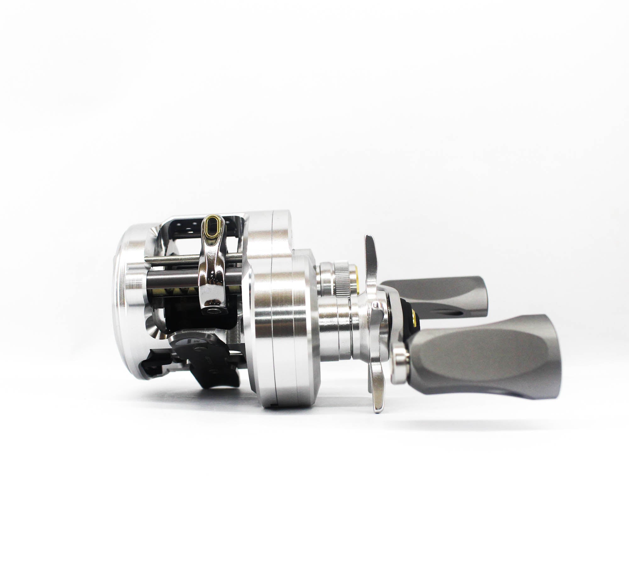Shimano Reel Baitcast Calcutta Conquest BFS Limited XG Left Hand 26 (9353)