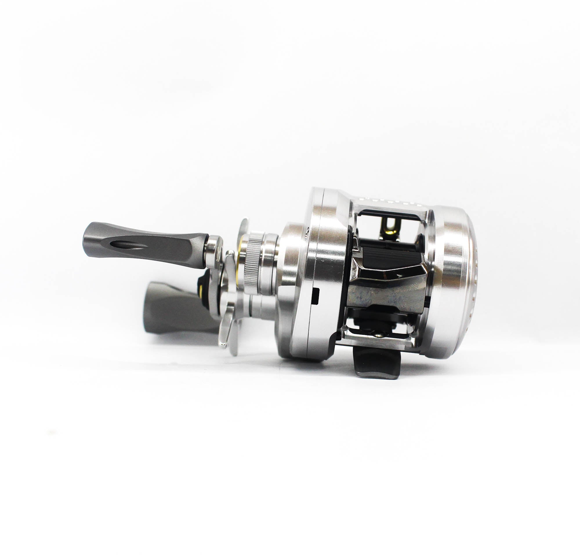 Shimano Reel Baitcast Calcutta Conquest BFS Limited XG Left Hand 26 (9353)